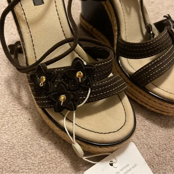 Authentic LV sandals Size 36.5 - Picture 8 of 9